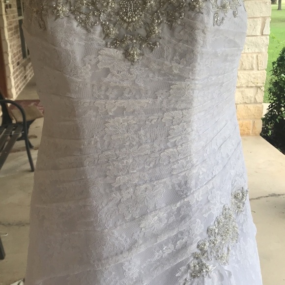 David’s Bridal White Beaded Lace Tulle Strapless Wedding Gown Dress - Picture 8 of 16